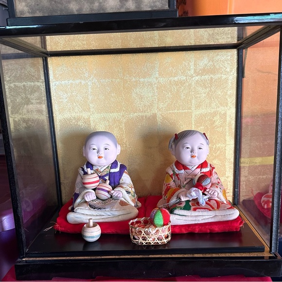 Vintage Japanese Display Case With Dolls - Picture 2 of 2